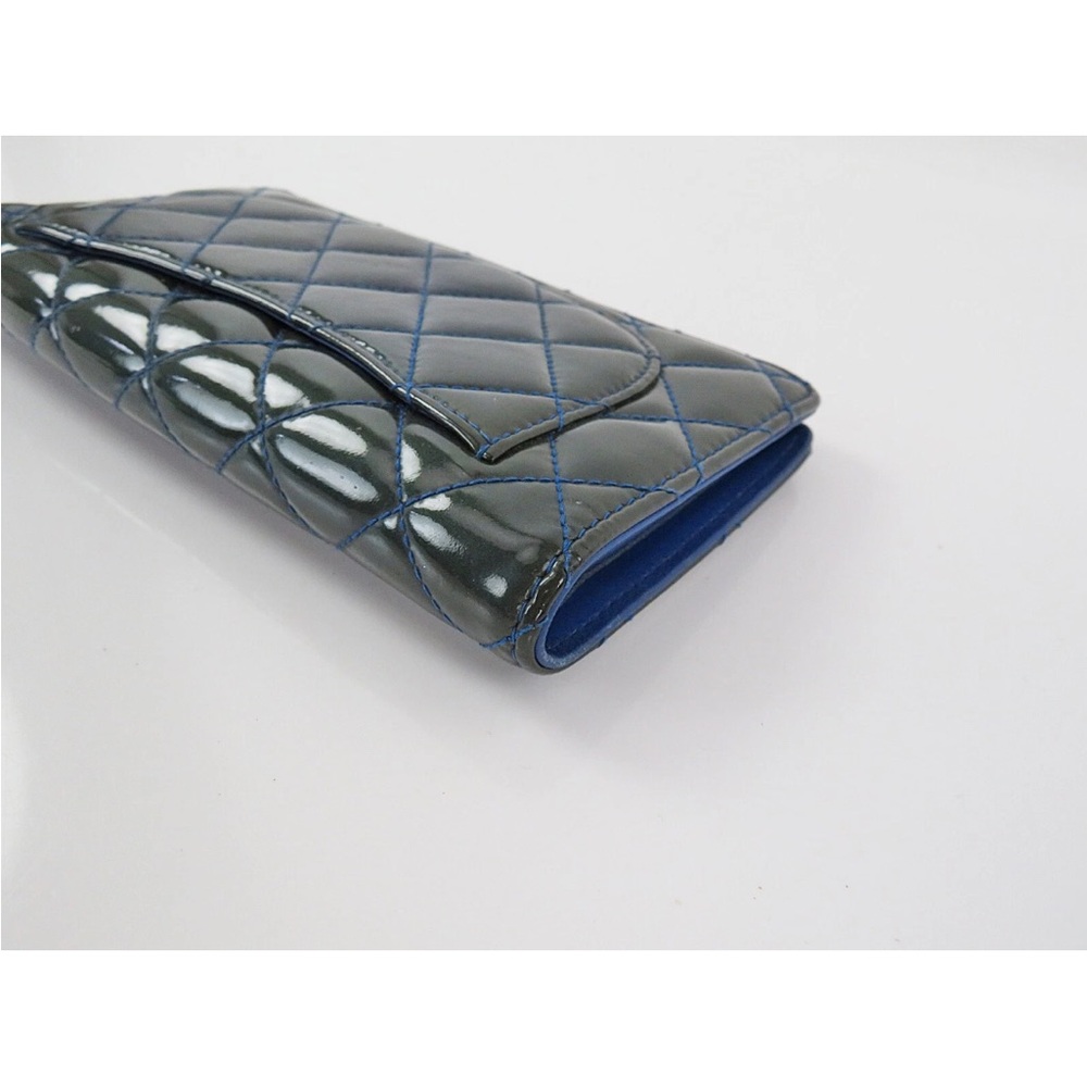 CHANEL Glossy Quilted Wallet in Teal and Silver - Picture 14 of 16